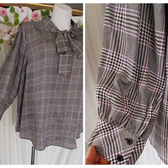 Torrid High Neck Long Sleeves Size 4 - Picture 3 of 4